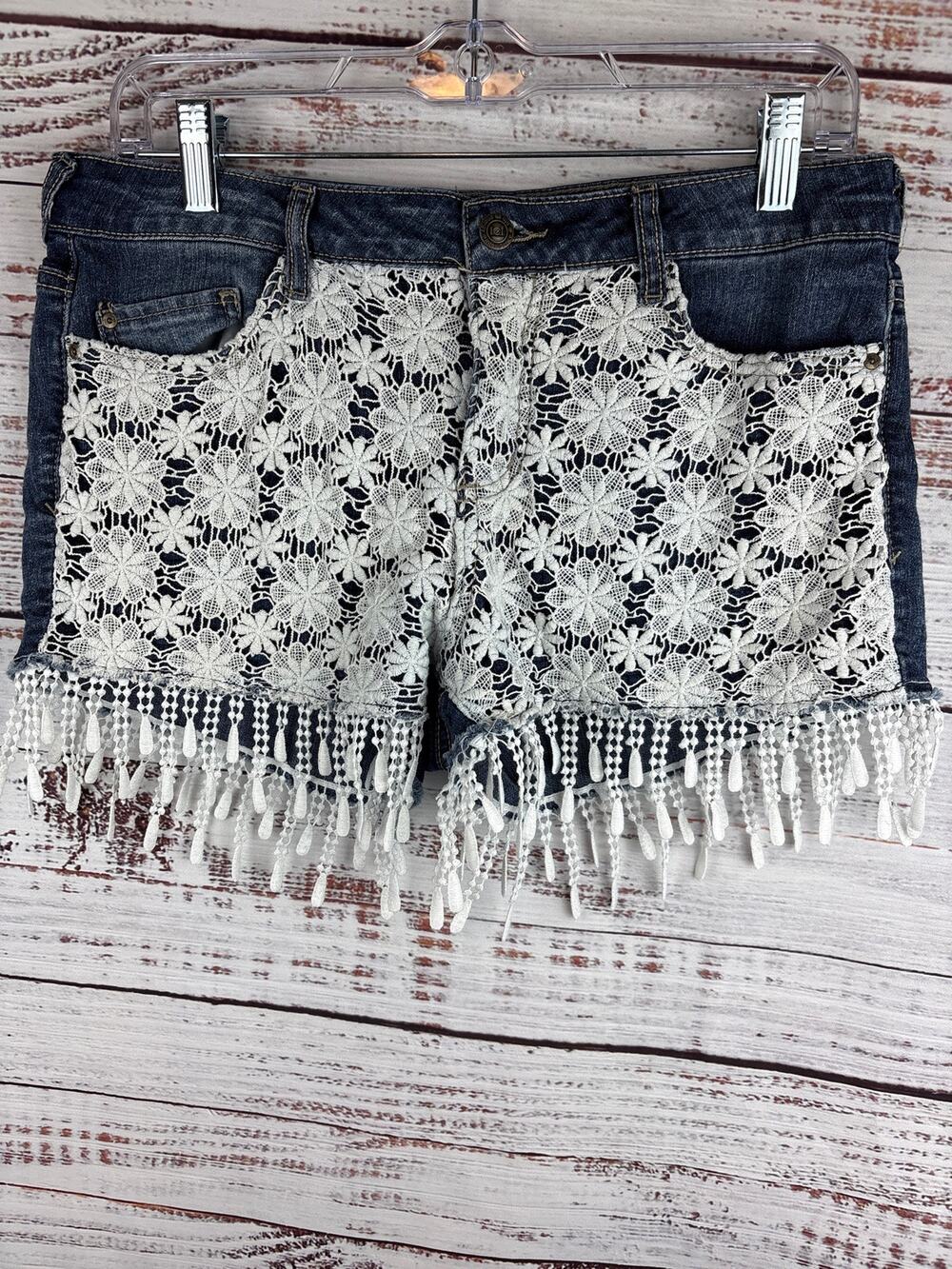 Womens lei Ashley Low Rise Denim Jean Shorts Floral Lace Fringe Boho Size 11